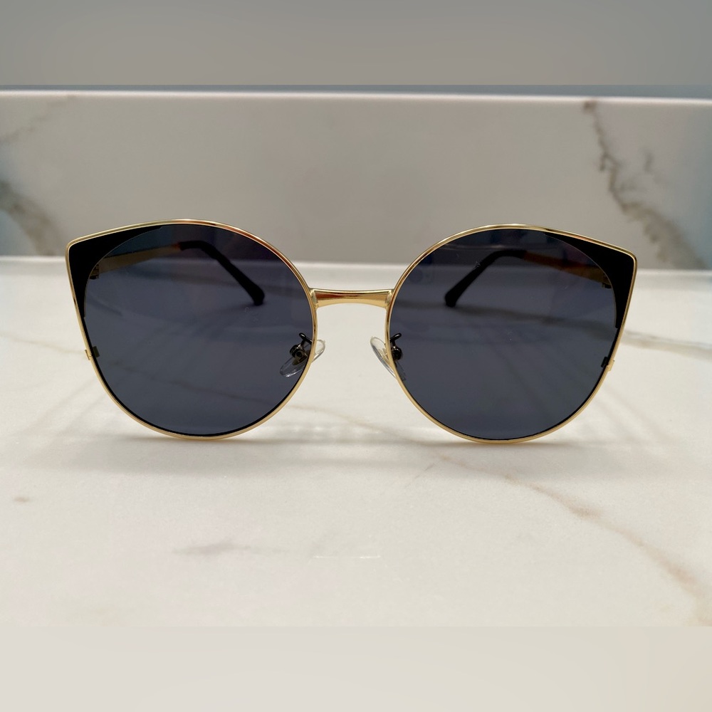 Cat eye sunglasses